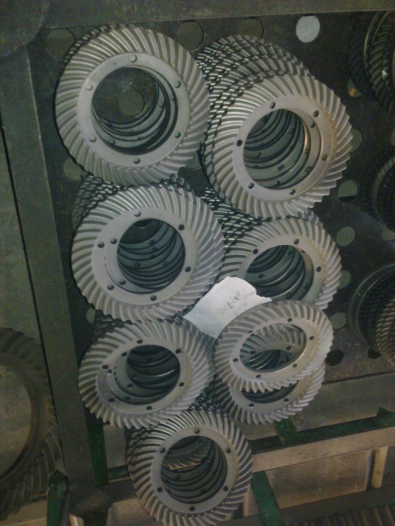 Spiral bevel gear protective atmosphere induction heating quenching system